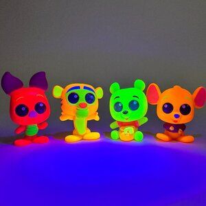 Disney Doorables Neon Glow Winnie The Pooh Tigger Piglet Roo Blacklight Set of 4